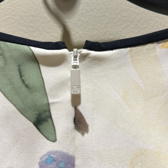 Gorgeous maxi dress with a-line structure. - Picture 3 of 6